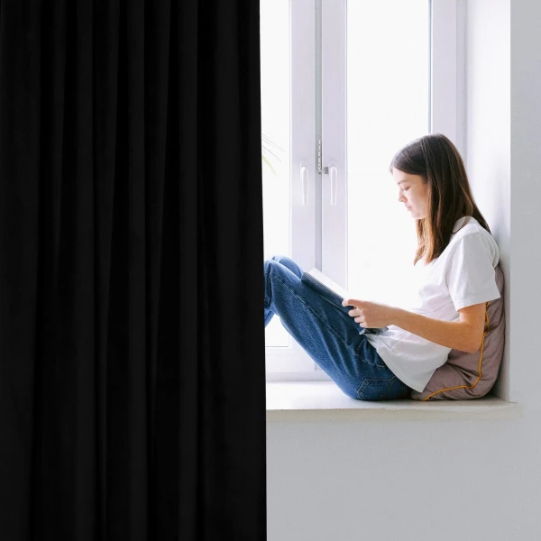 Zasłona welurowa na taśmie marszczącej Sara 001 czarny