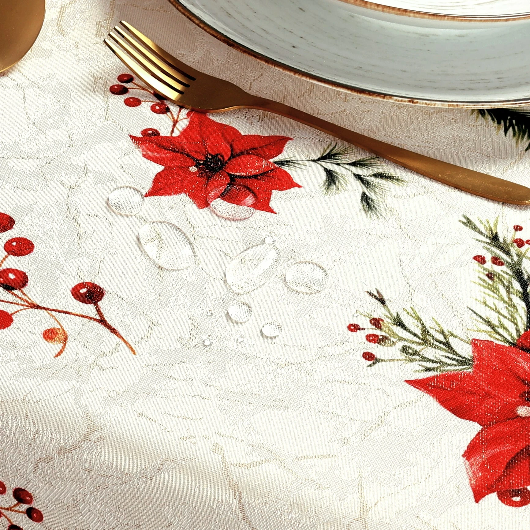 Wyprzedaż  Obrus Świąteczny z mankietem 5cm plamoodporny 