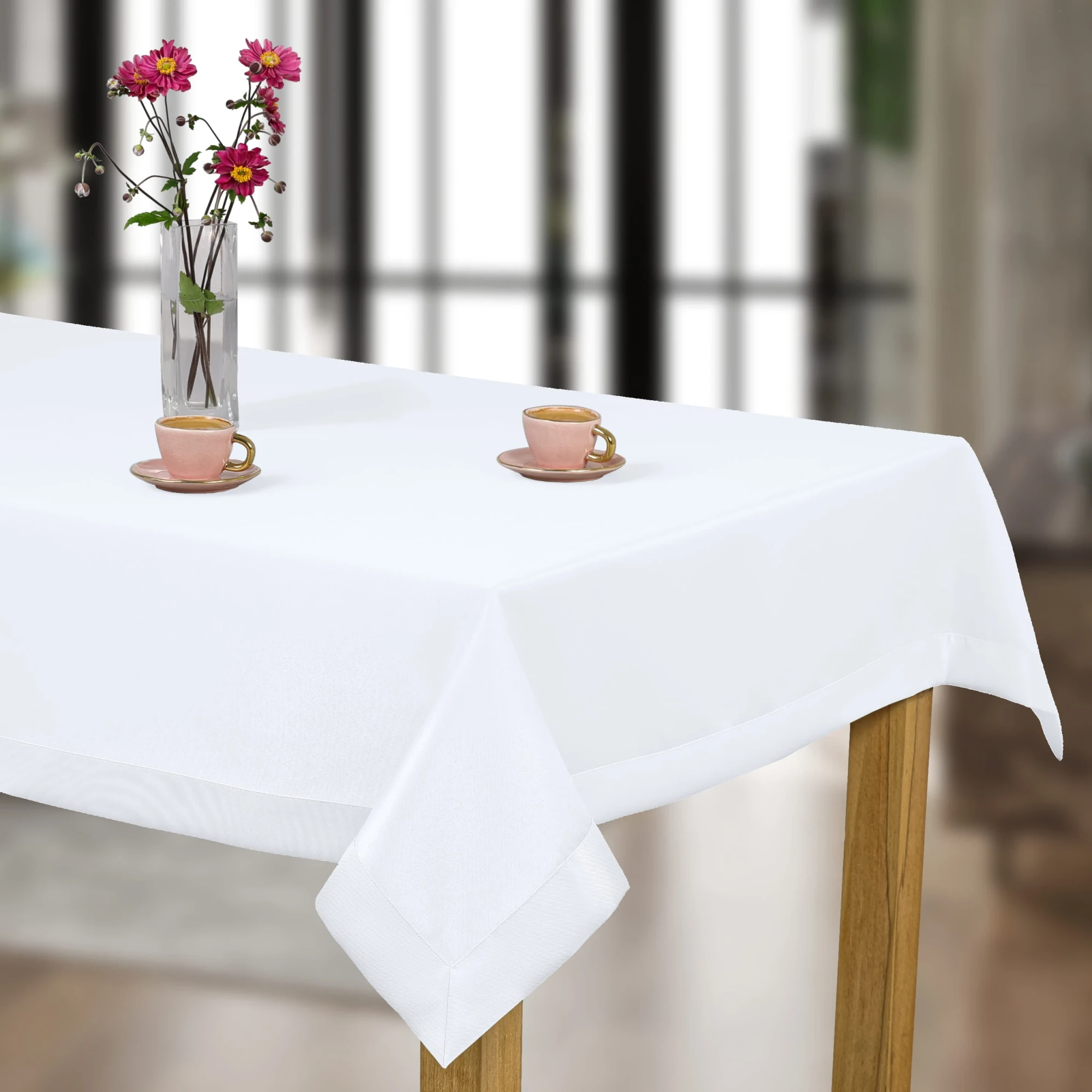 Elegancki Biały Obrus Plamoodporny, Szyty Kopertowo z Manki