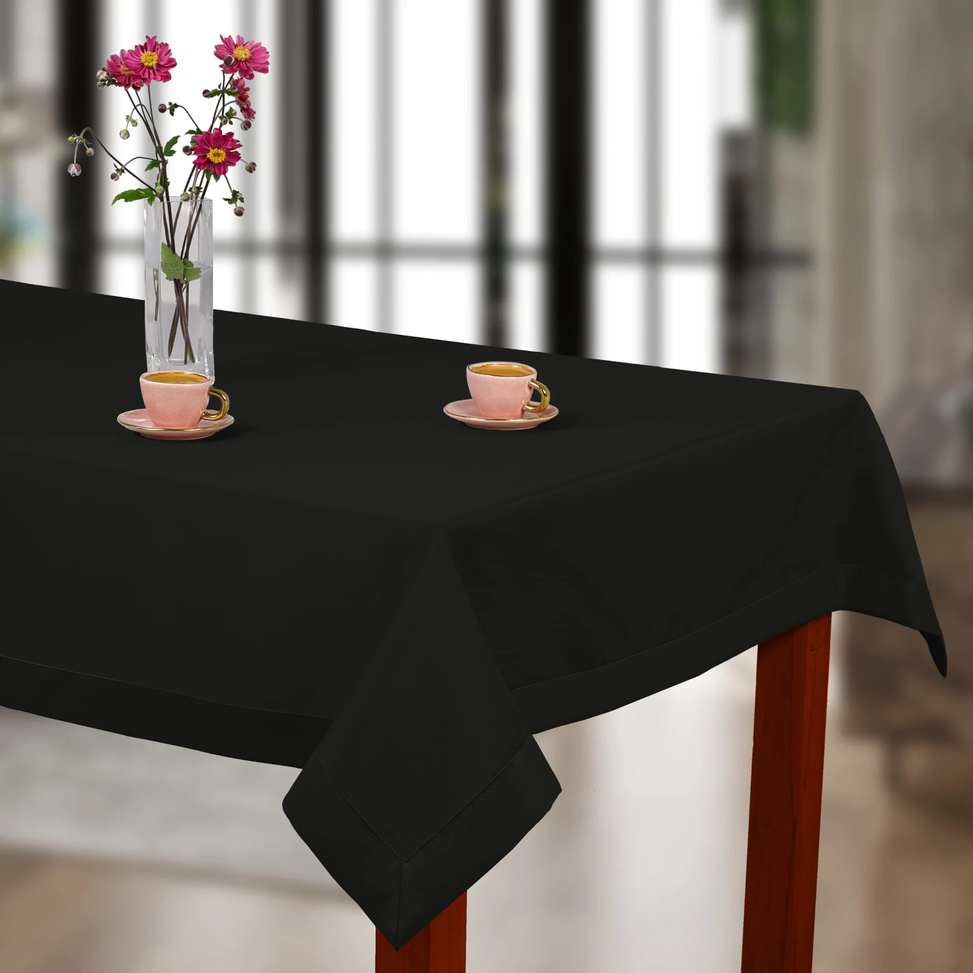 Elegancki Czarny Obrus Plamoodporny, Szyty Kopertowo z Manki