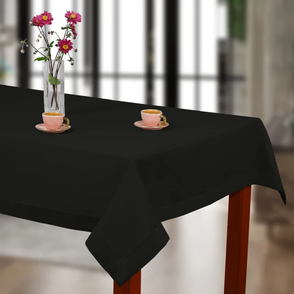 Elegancki Czarny Obrus Plamoodporny, Szyty Kopertowo z Manki