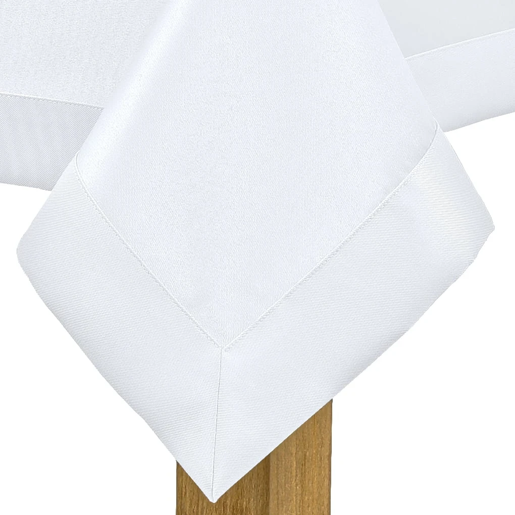 Elegancka Biała Serweta na Stół Szyta Kopertowo z Mankiet