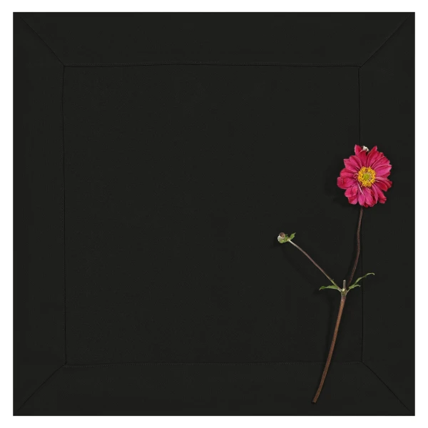 Elegancki Czarny Bieżnik Plamoodporny, Szyty Kopertowo z Ma