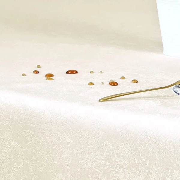 Elegancki Bieżnik Ecru – Wzór Marmurek z Ozdobnym Mankie