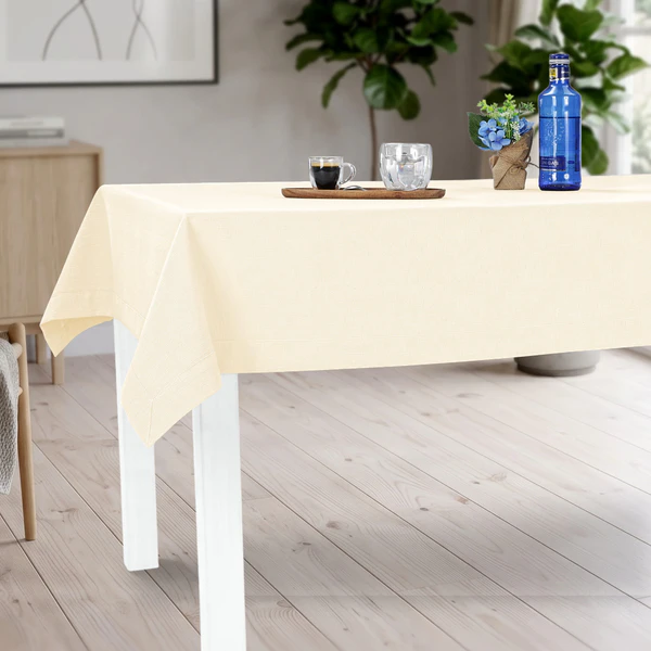 Obrus ecru plamoodporny Vera Cotton Touch – gruba struktur