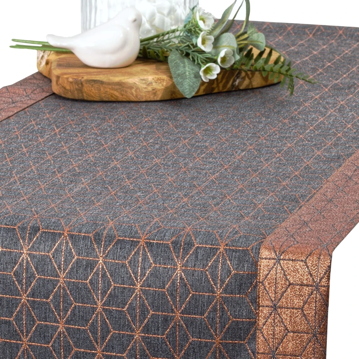 Elegancki Bieżnik Ciemnoszary z Miedzianą Nitką – Szero