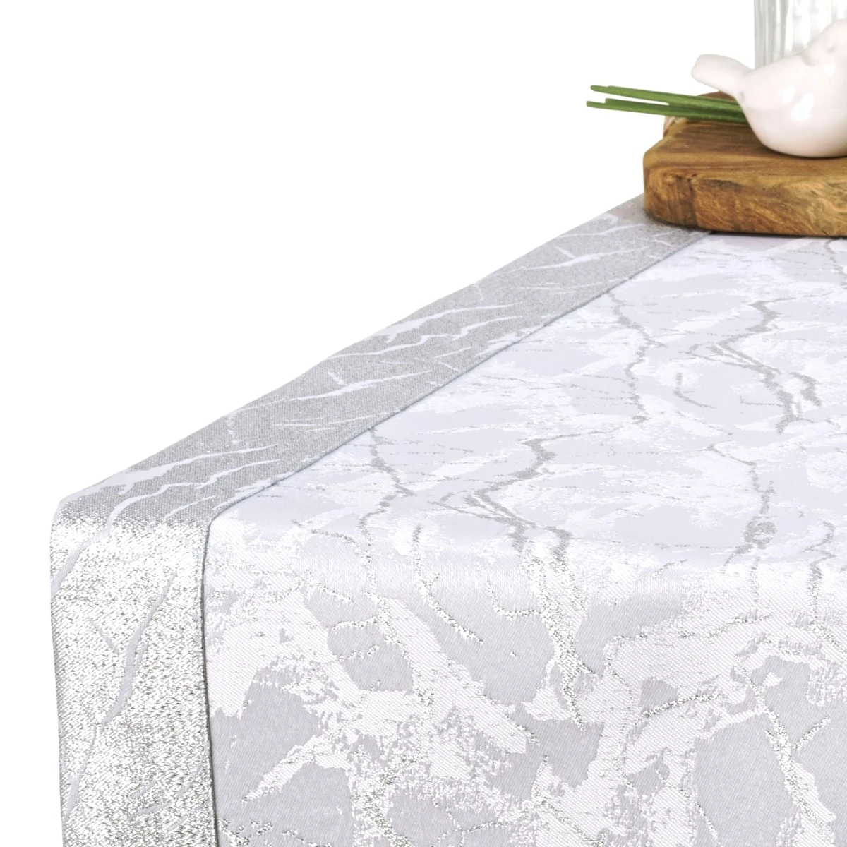 Srebrny Bieżnik Plamoodporny z Metalizowaną Nitką – Mar